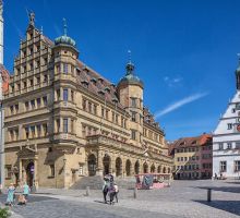 Marktplatz mit Rathaus von Rothenburg